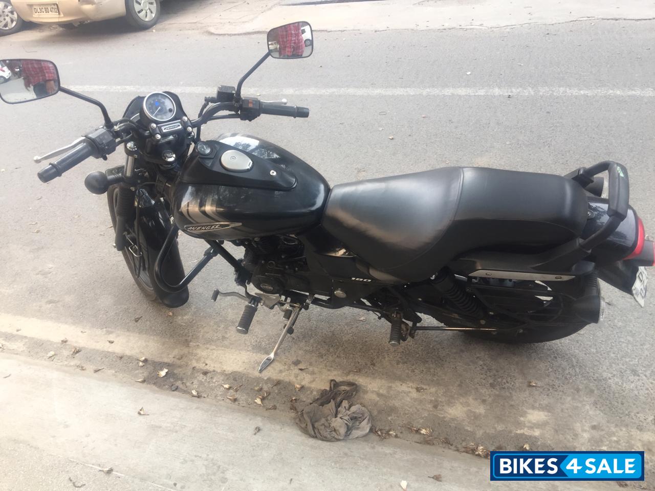 Matte Black Bajaj Avenger Street 180