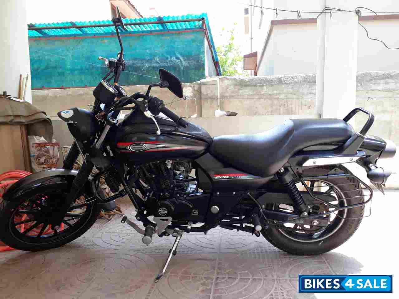 Black Bajaj Avenger Street 220