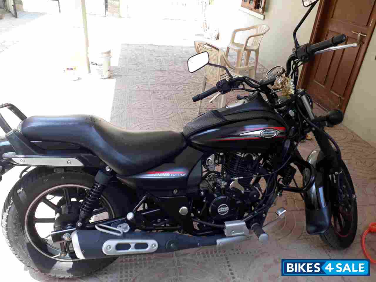 Black Bajaj Avenger Street 220