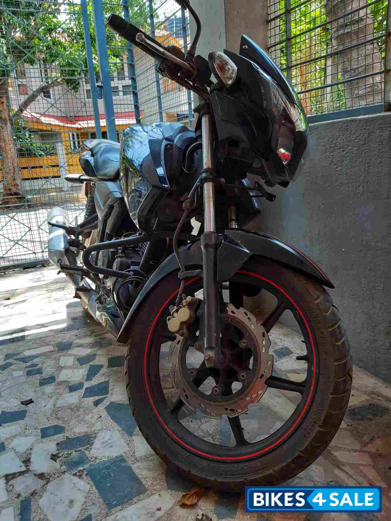 Black TVS Apache RTR 160