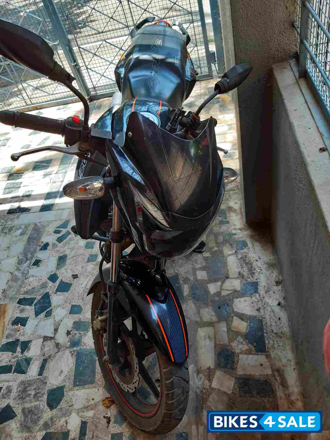 Black TVS Apache RTR 160