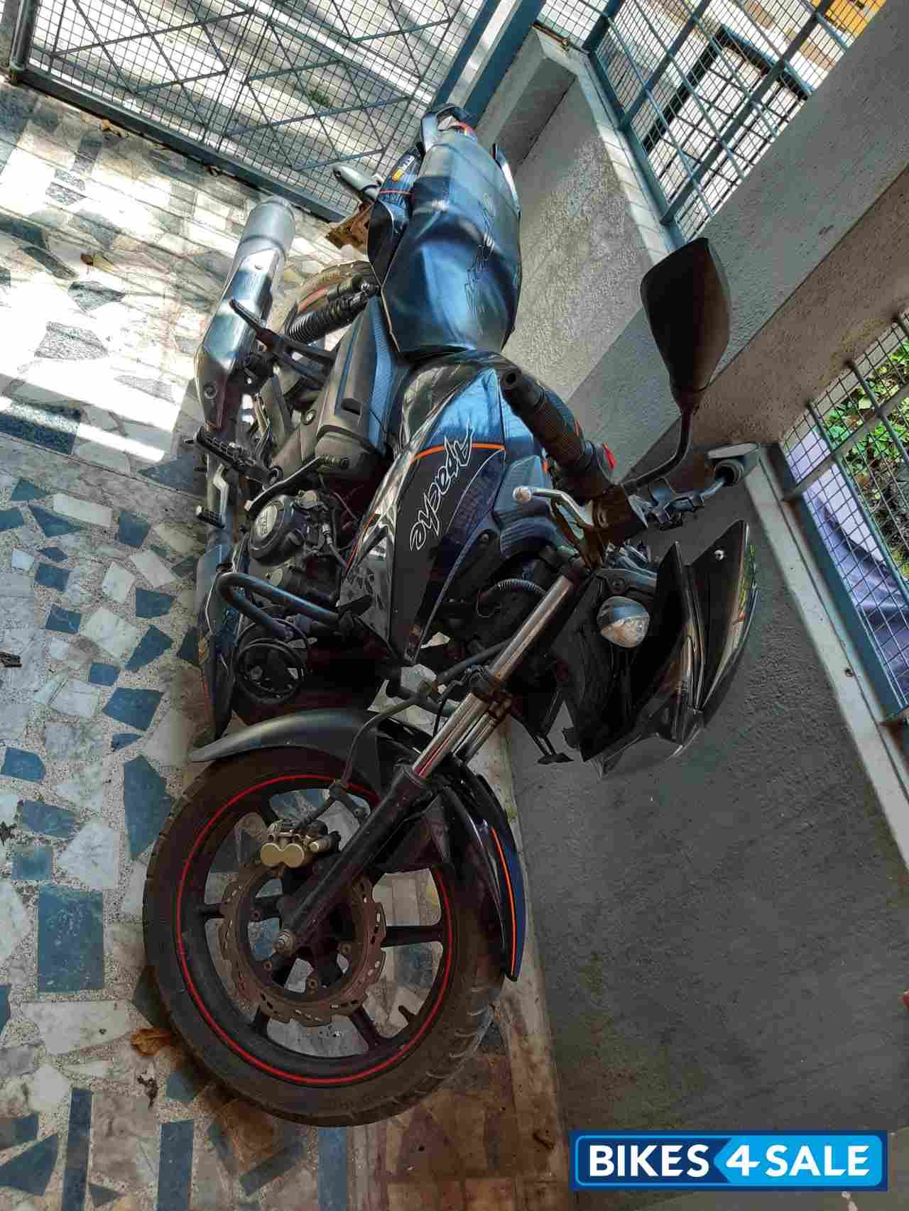 Black TVS Apache RTR 160