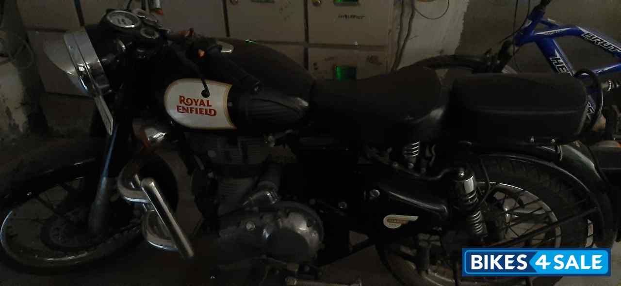 Black Royal Enfield Classic 350