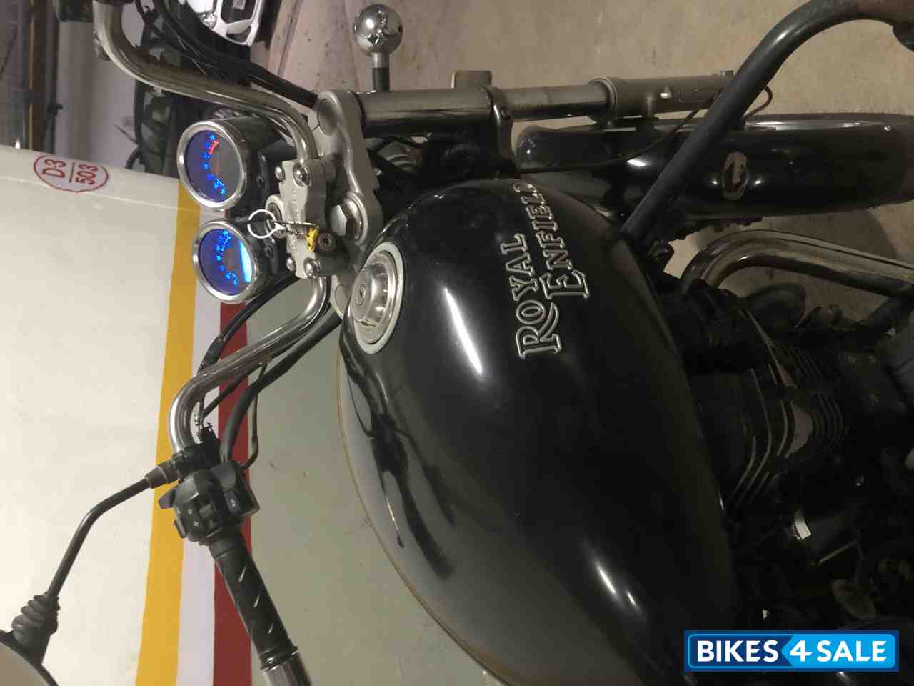 Black Royal Enfield Thunderbird 500