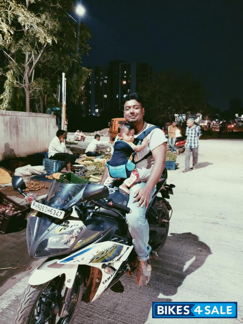 White & Green Yamaha YZF R15 V2