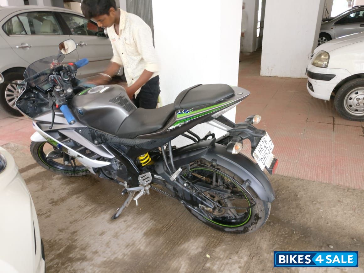 White & Green Yamaha YZF R15 V2