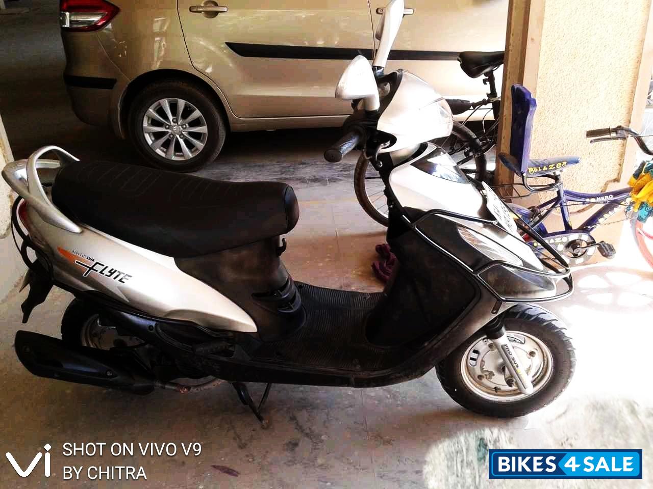 Silver Mahindra Flyte