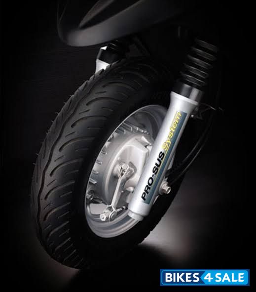 Silver Mahindra Flyte Silver Mahindra Flyte