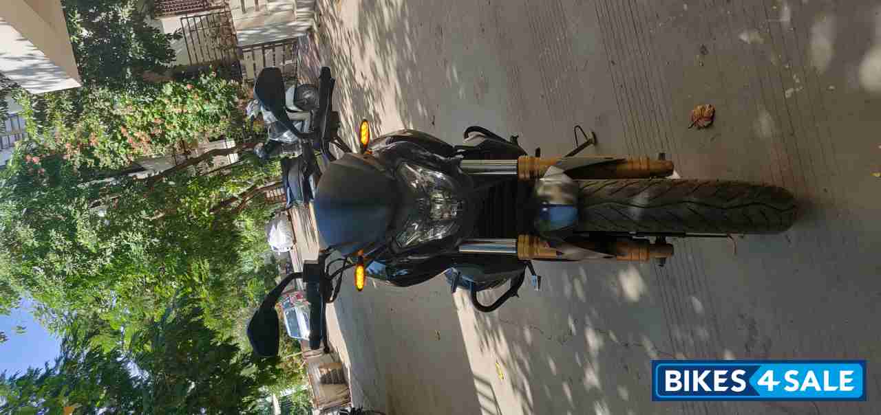 Midnight Blue Bajaj Dominar 400