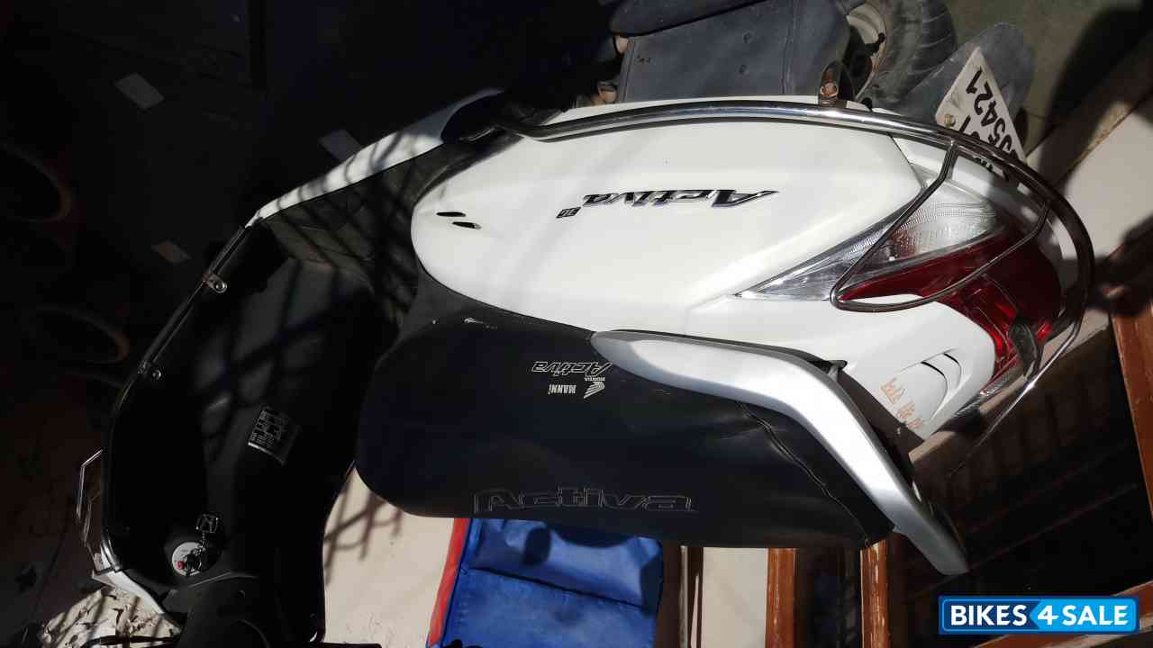 White Honda Activa 3G