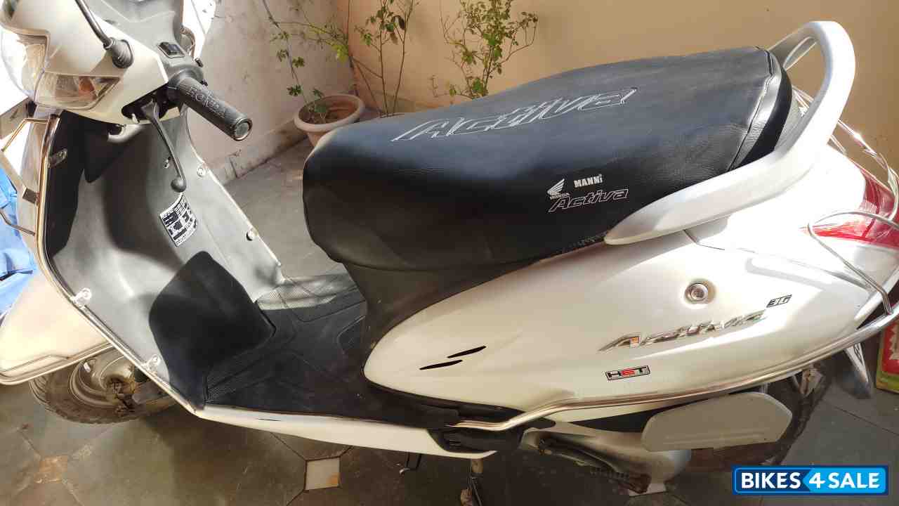 White Honda Activa 3G