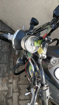 Black Bajaj Avenger 220 DTS-i