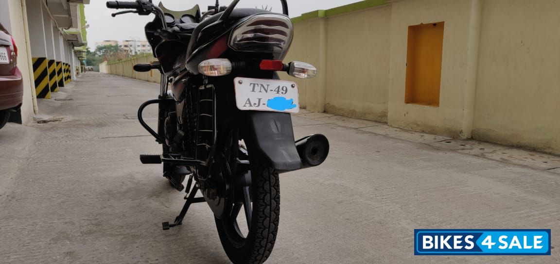 Black/red Bajaj Discover 125