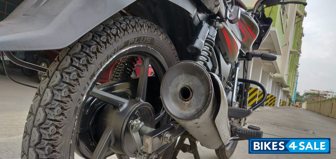 Black/red Bajaj Discover 125 Black/red Bajaj Discover 125