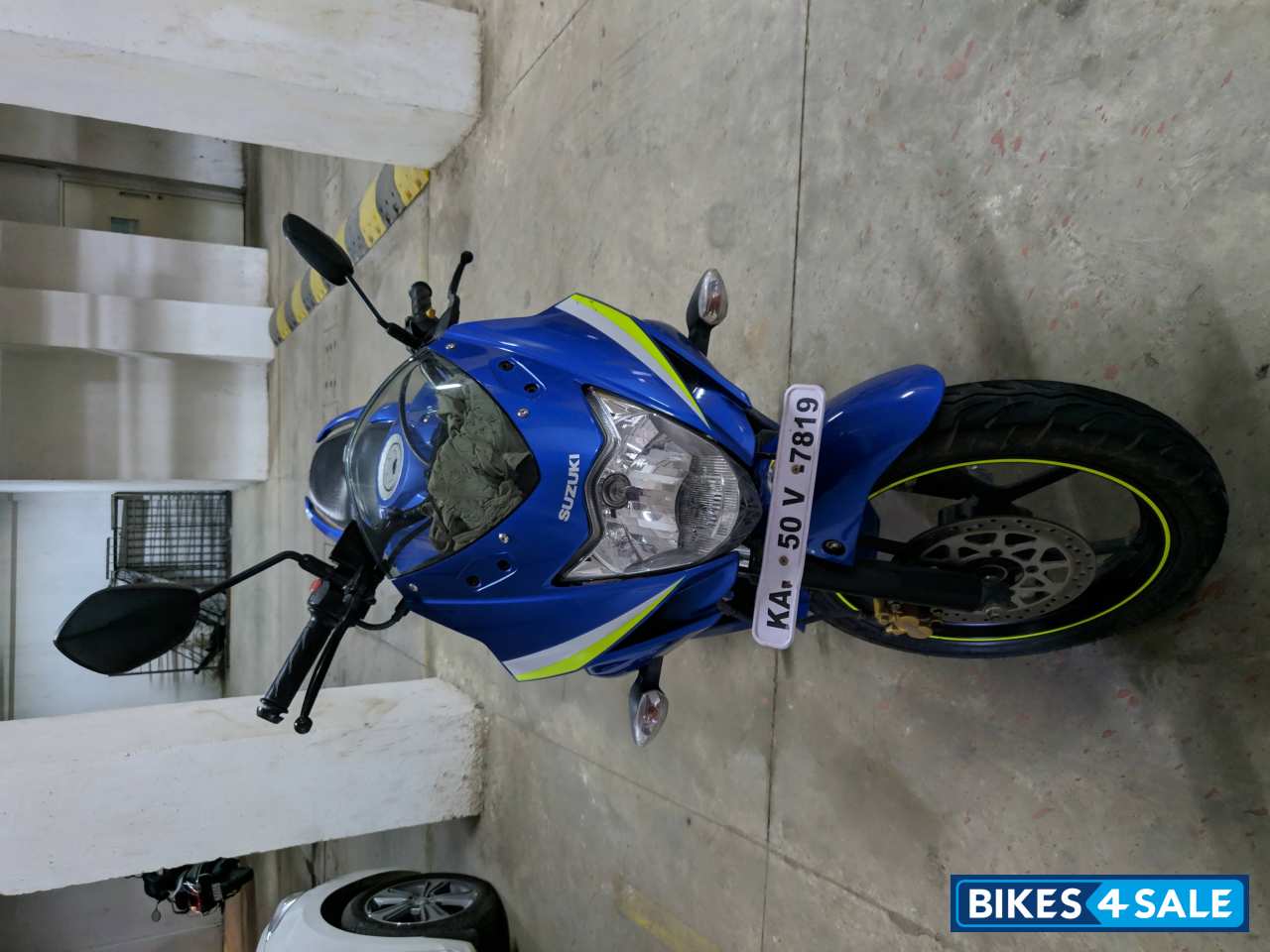 Blue Suzuki Gixxer SF