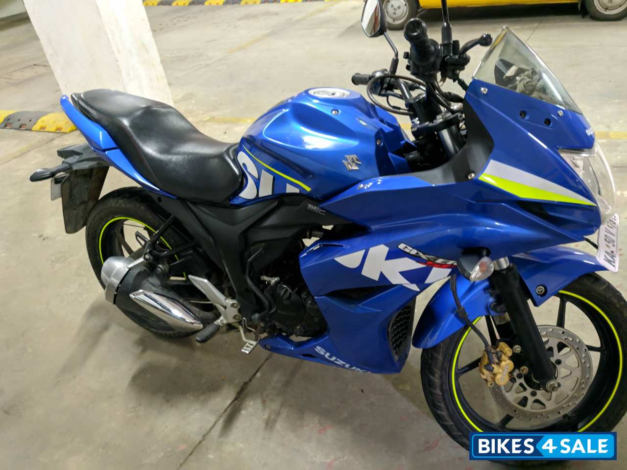 Blue Suzuki Gixxer SF