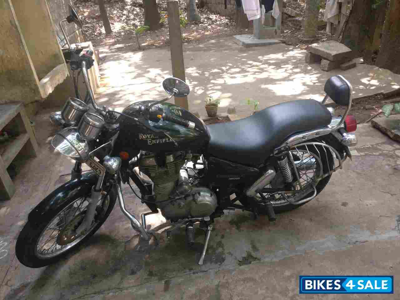 Black Royal Enfield Thunderbird 350