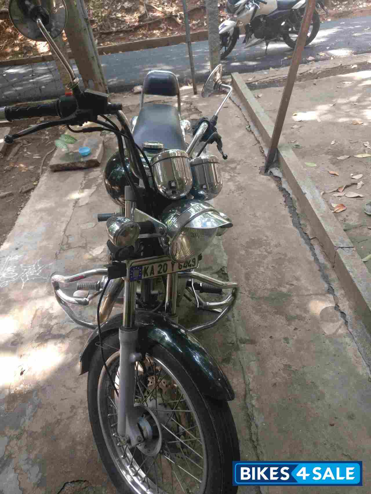 Black Royal Enfield Thunderbird 350