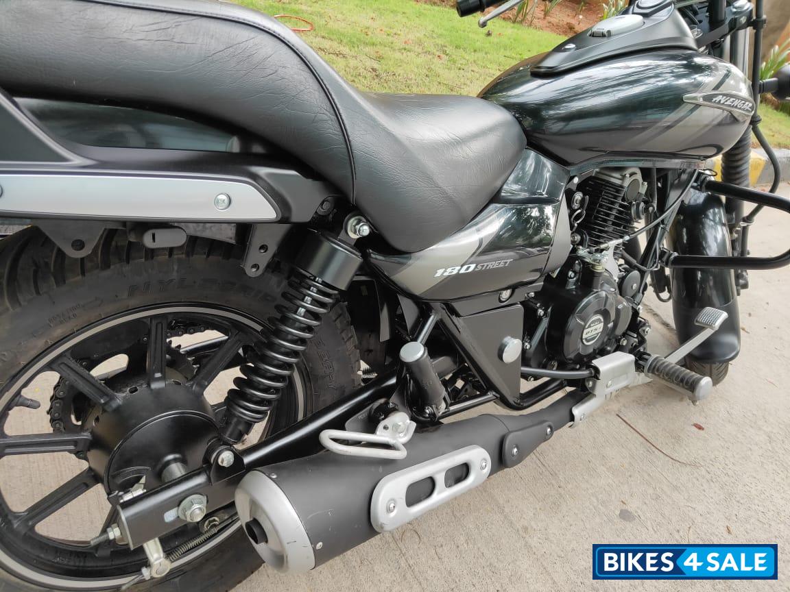 Black Bajaj Avenger Street 180 Black Bajaj Avenger Street 180