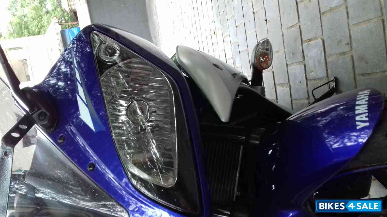 Blue Yamaha YZF R15 V2