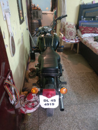 Black Royal Enfield Bullet Standard 350