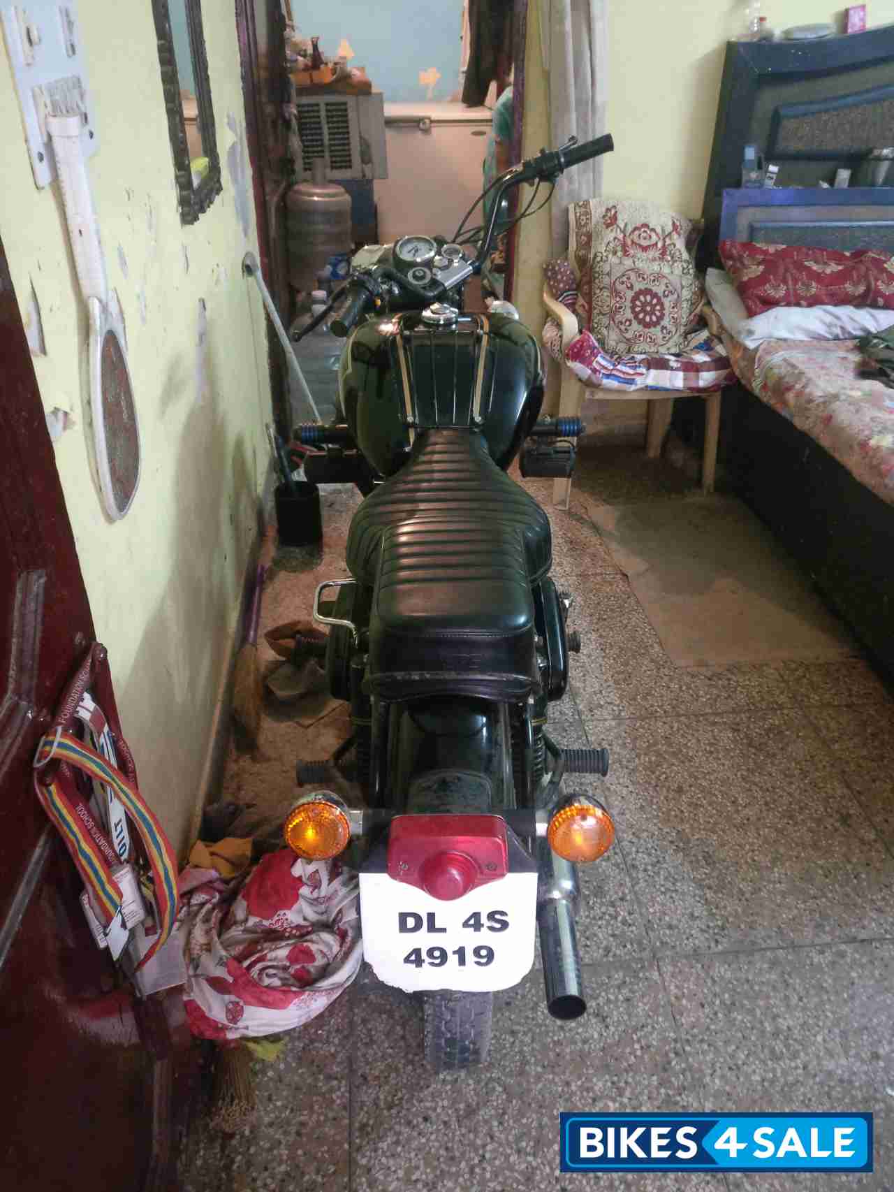 Black Royal Enfield Bullet Standard 350