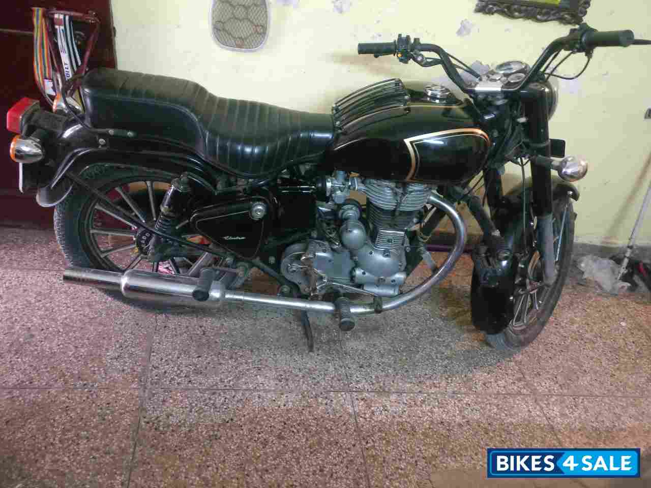 Black Royal Enfield Bullet Standard 350
