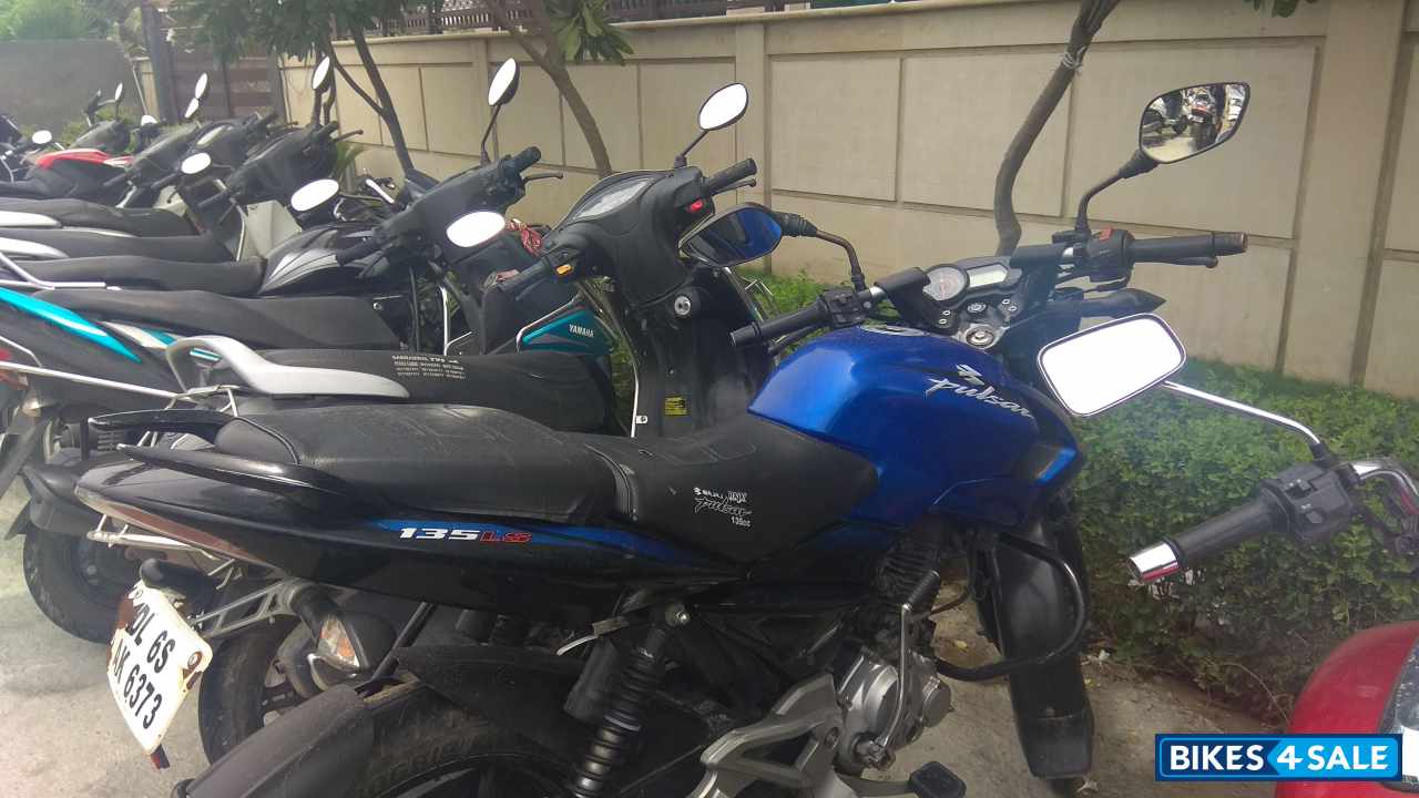Royal Blue Bajaj Pulsar 135LS
