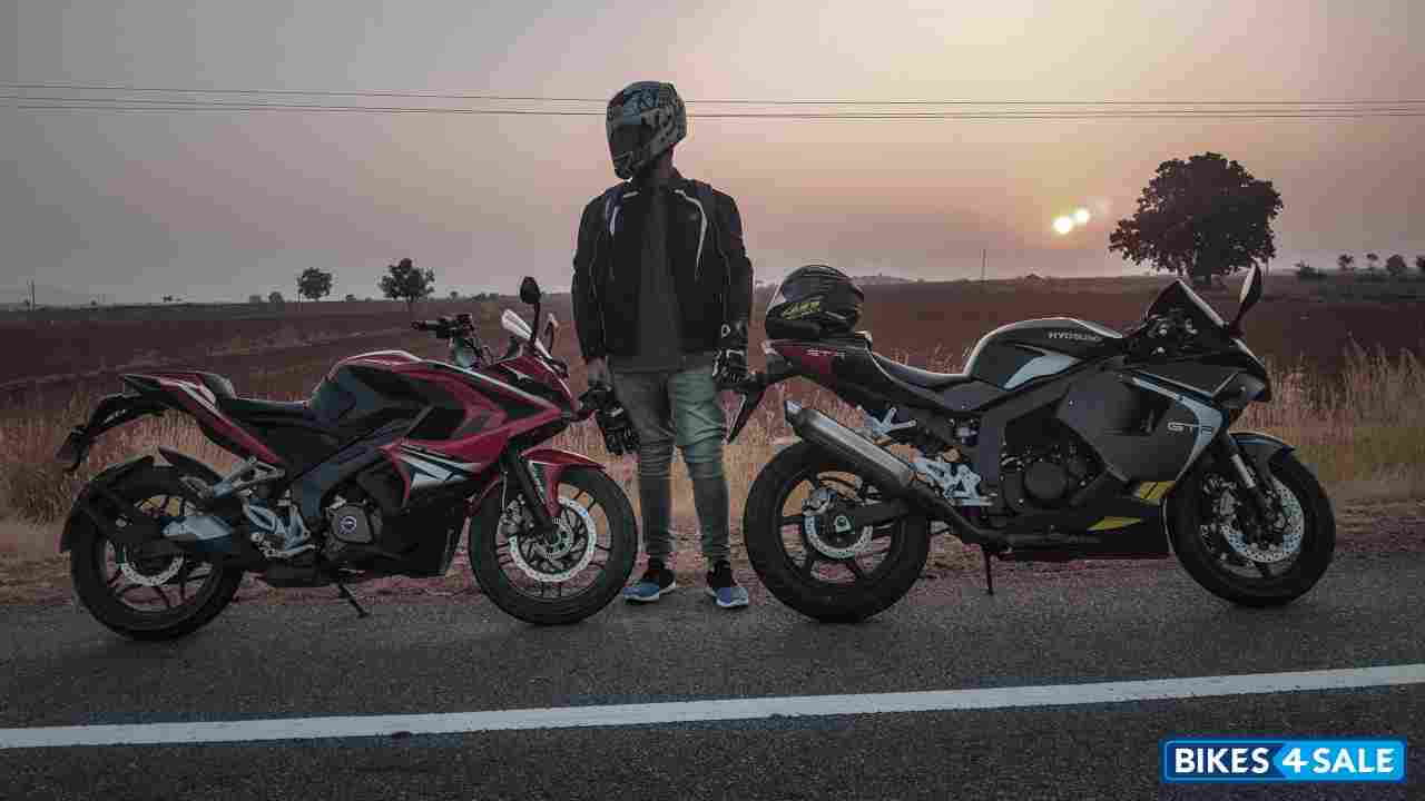 Red Bajaj Pulsar RS 200 ABS