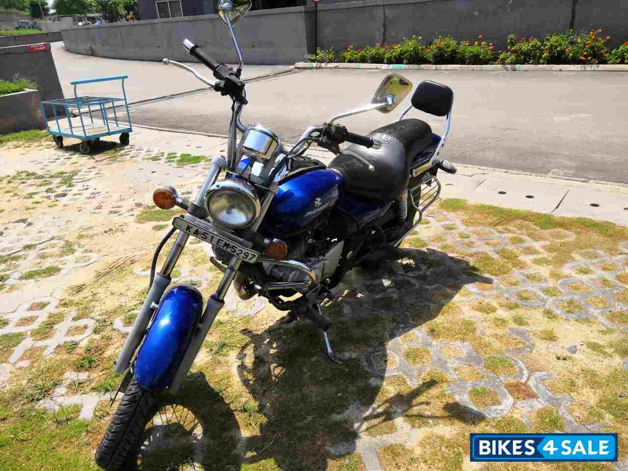 Bajaj Avenger 220 DTS-i