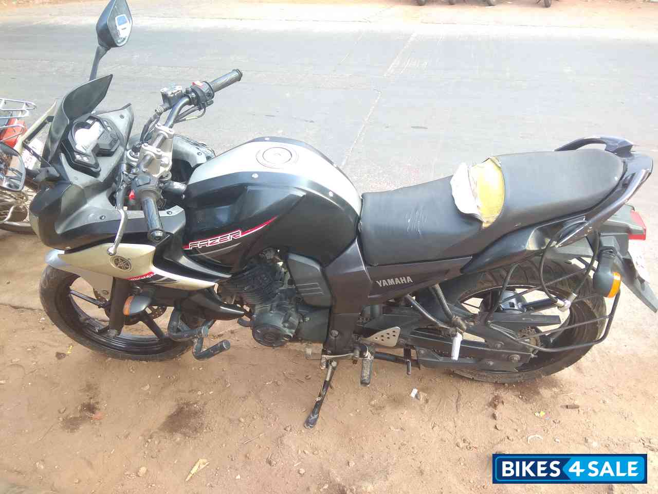 Black Silver Yamaha Fazer