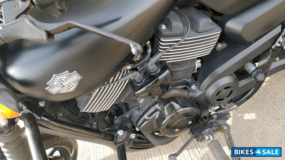 Black Harley Davidson Street 750