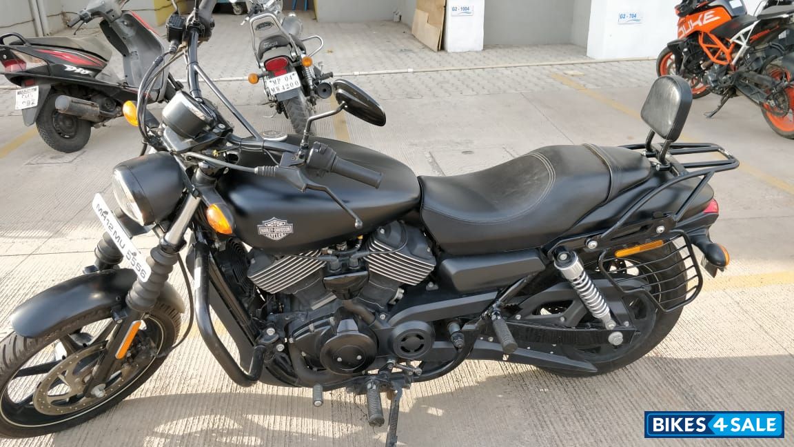 Black Harley Davidson Street 750