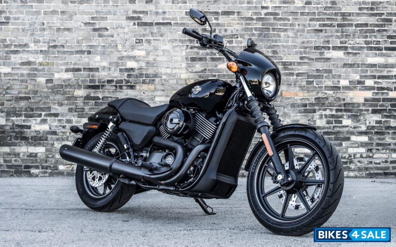 Black Harley Davidson Street 750