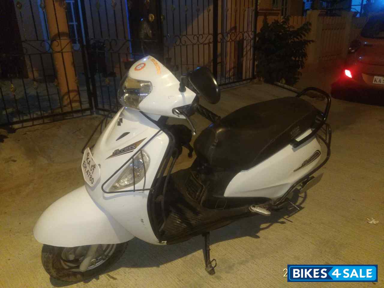 White Suzuki Access 125