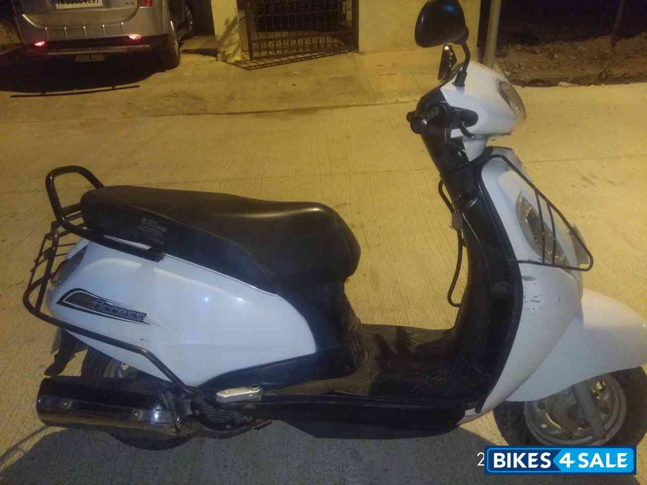 White Suzuki Access 125