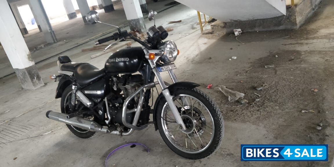Black Royal Enfield Thunderbird 350