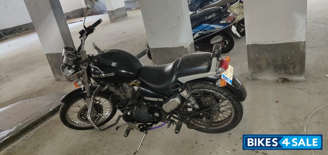 Black Royal Enfield Thunderbird 350 Black Royal Enfield Thunderbird 350