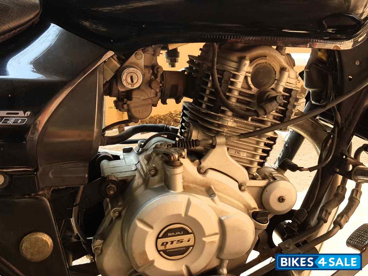 Black Bajaj Avenger 220 DTS-i Black Bajaj Avenger 220 DTS-i