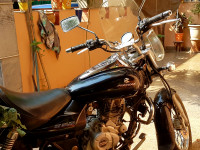 Black Bajaj Avenger 220 DTS-i