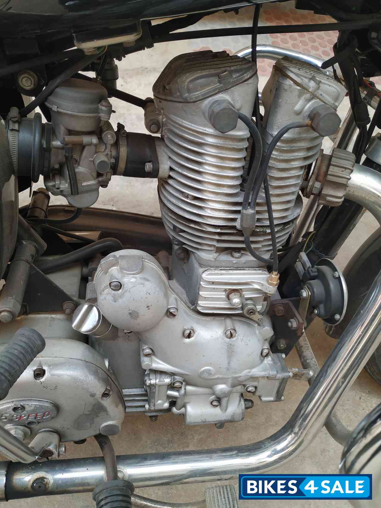 Black Royal Enfield Thunderbird 350 Black Royal Enfield Thunderbird 350