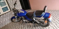 Blue Bajaj Avenger 220 DTS-i