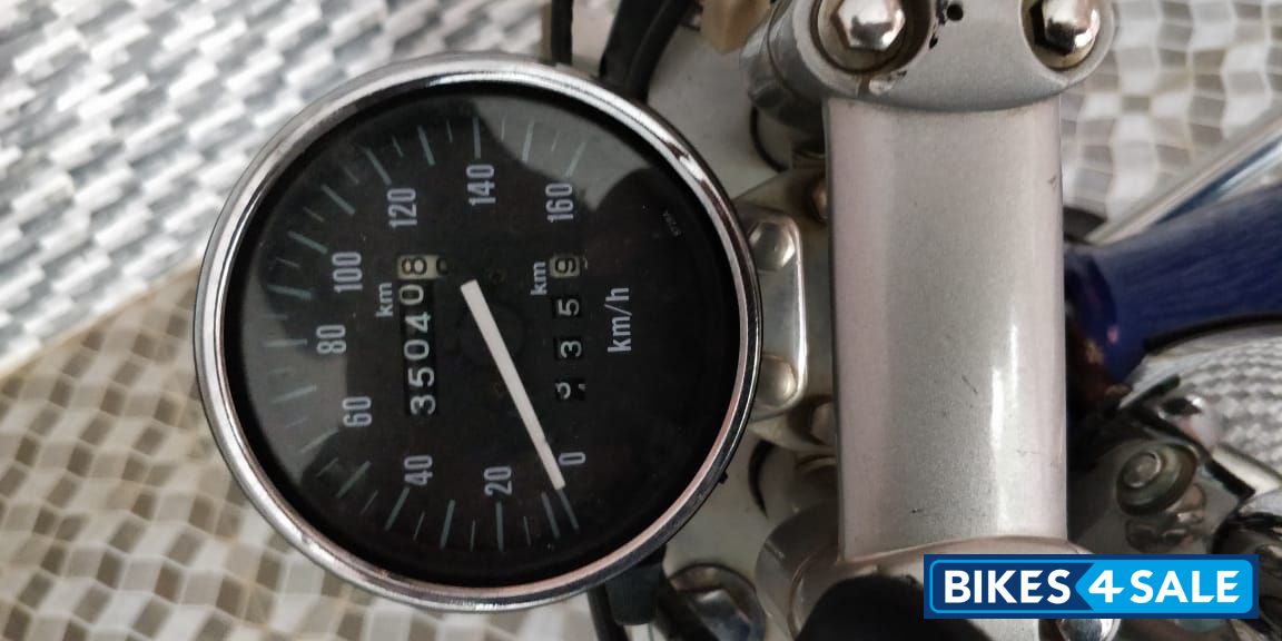 Blue Bajaj Avenger 220 DTS-i Blue Bajaj Avenger 220 DTS-i