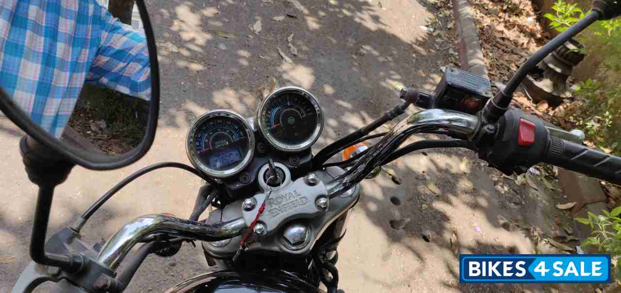 Lightning Black Royal Enfield Thunderbird 350