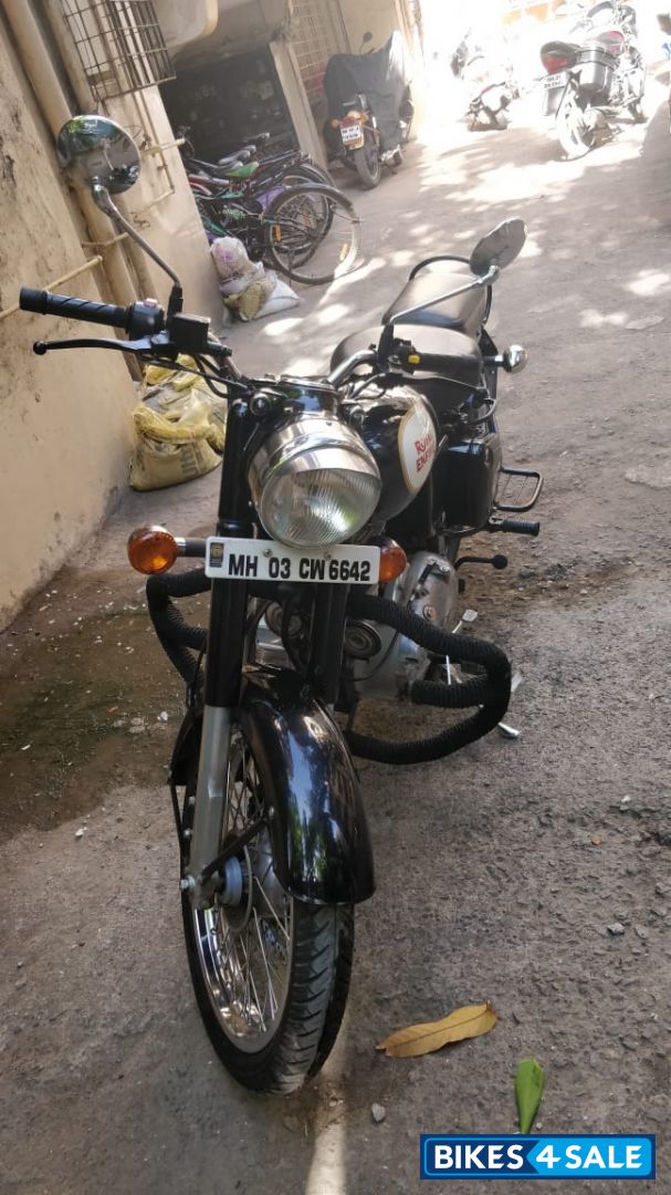 Black Royal Enfield Classic 500