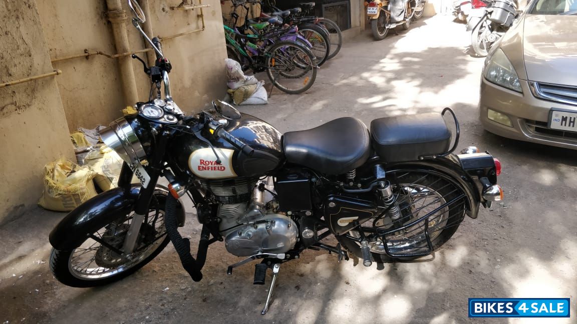 Black Royal Enfield Classic 500