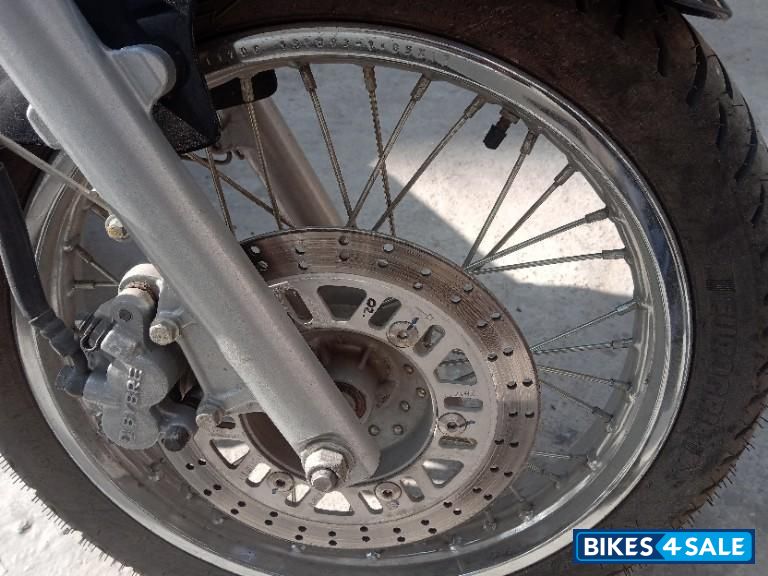 Ebony Black Met Bajaj Avenger Cruise 220