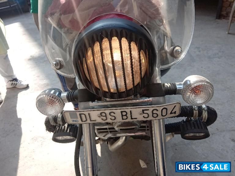 Ebony Black Met Bajaj Avenger Cruise 220