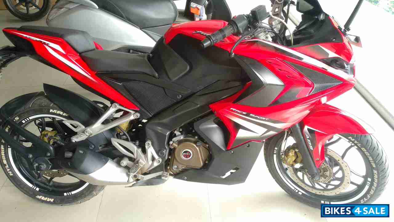 Bajaj Pulsar RS 200 ABS Bajaj Pulsar RS 200 ABS