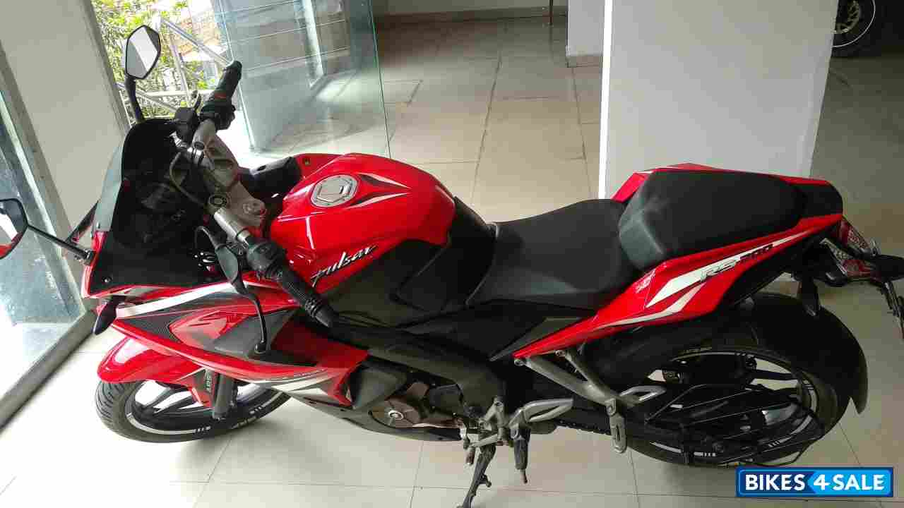 Bajaj Pulsar RS 200 ABS Bajaj Pulsar RS 200 ABS